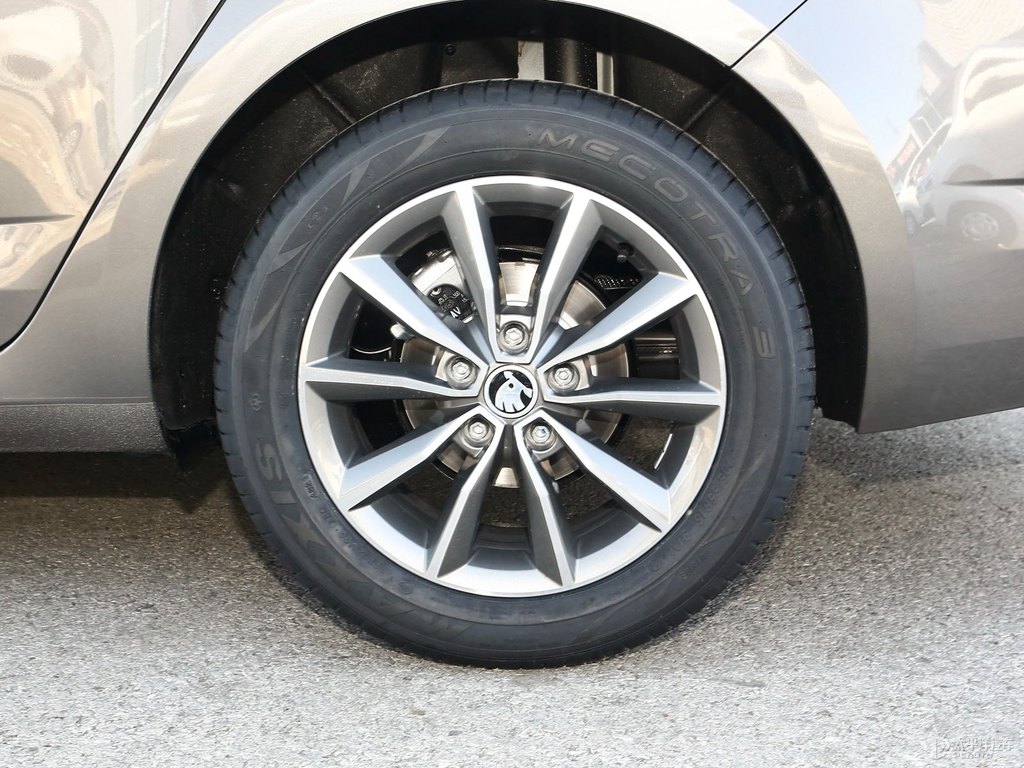 潮流灰明銳車身外觀圖片