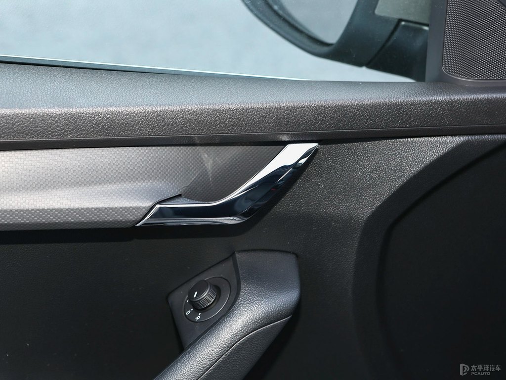 潮流灰明銳車廂內(nèi)飾圖片