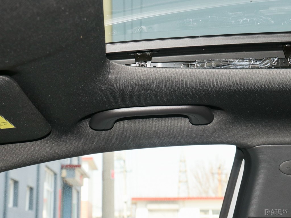 星辰白長安UNI-T車廂內(nèi)飾圖片