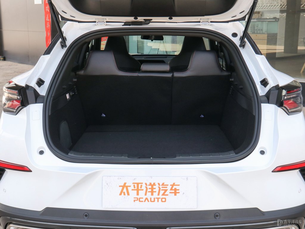 星辰白長(zhǎng)安UNI-T后備廂空間圖片