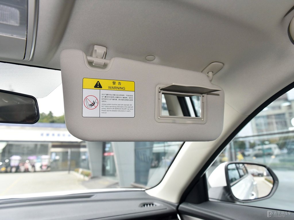 閃光冰晶白長安CS35PLUS車廂內(nèi)飾圖片