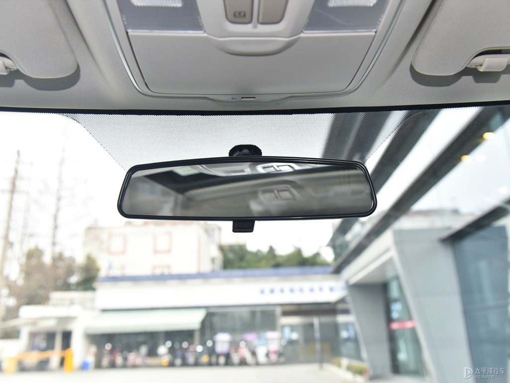 閃光冰晶白長安CS35PLUS車廂內(nèi)飾圖片