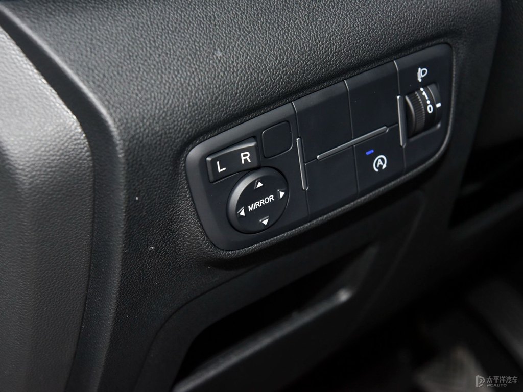 閃光冰晶白長安CS35PLUS車廂內(nèi)飾圖片