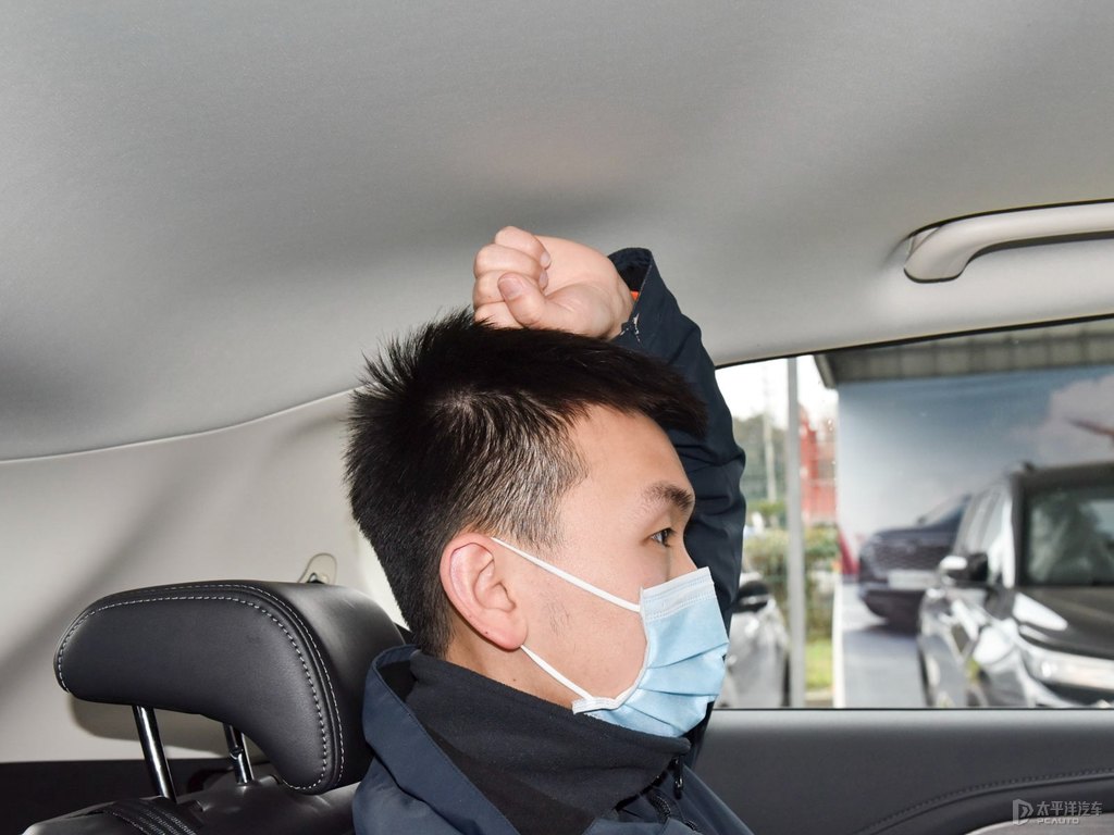 閃光冰晶白長安CS35PLUS駕乘空間空間圖片