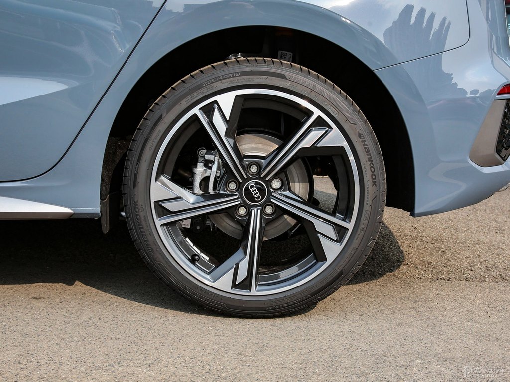 凱莫拉灰奧迪A3車身外觀圖片
