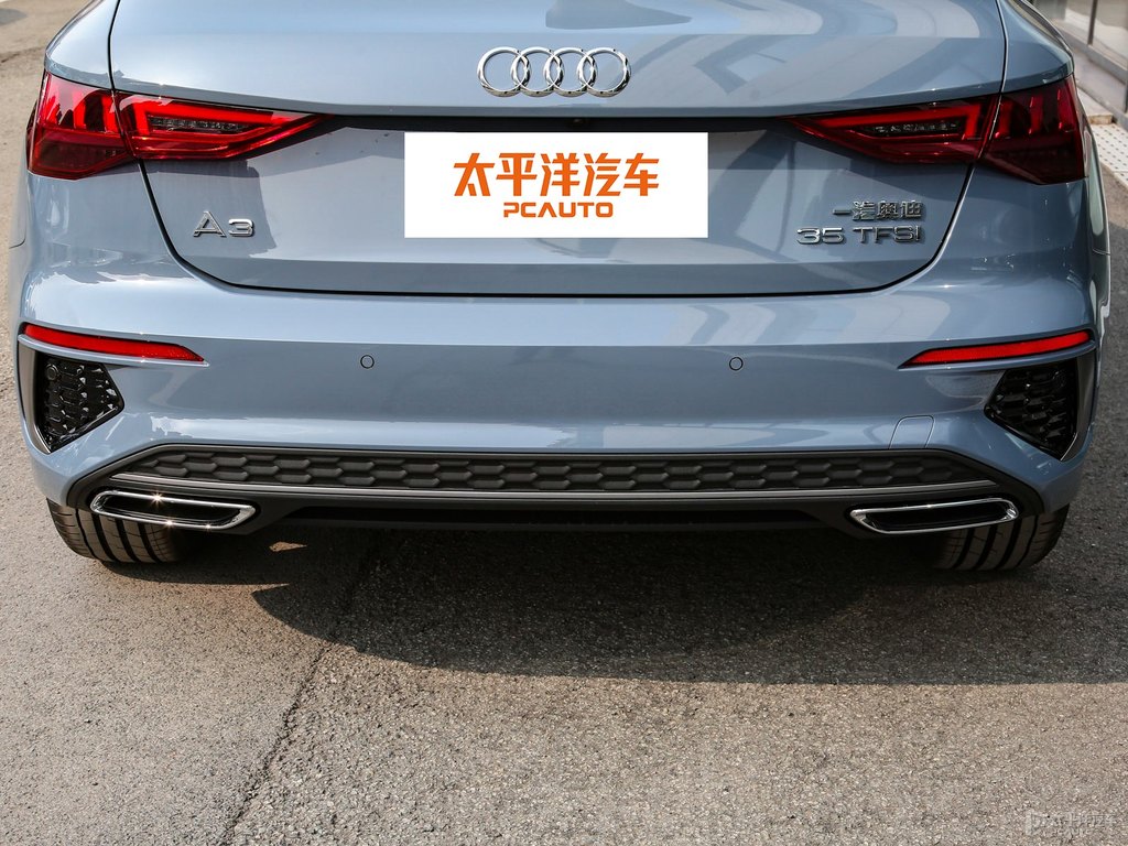 凱莫拉灰奧迪A3車尾外觀圖片