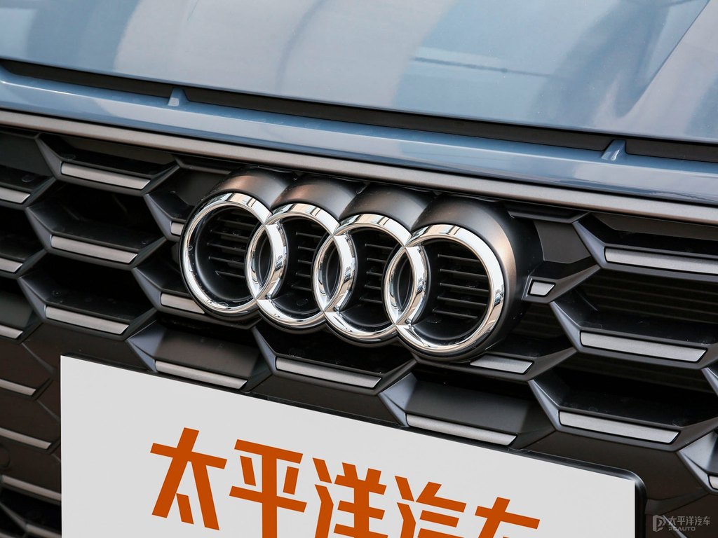凱莫拉灰奧迪A3車頭外觀圖片