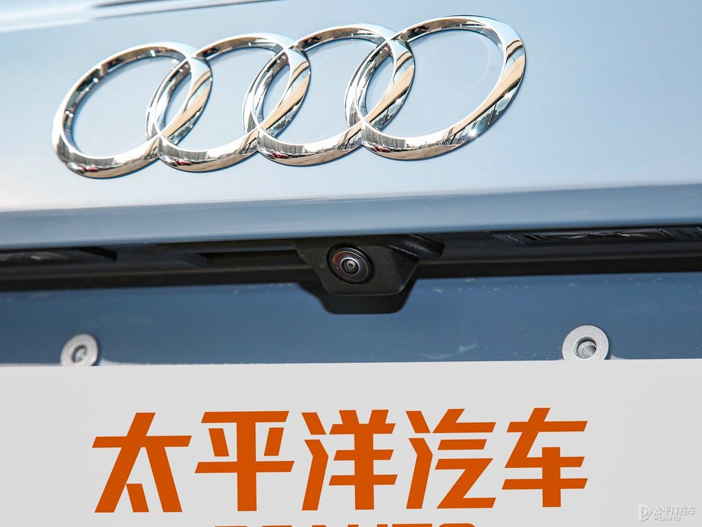 凱莫拉灰奧迪A3車尾外觀圖片