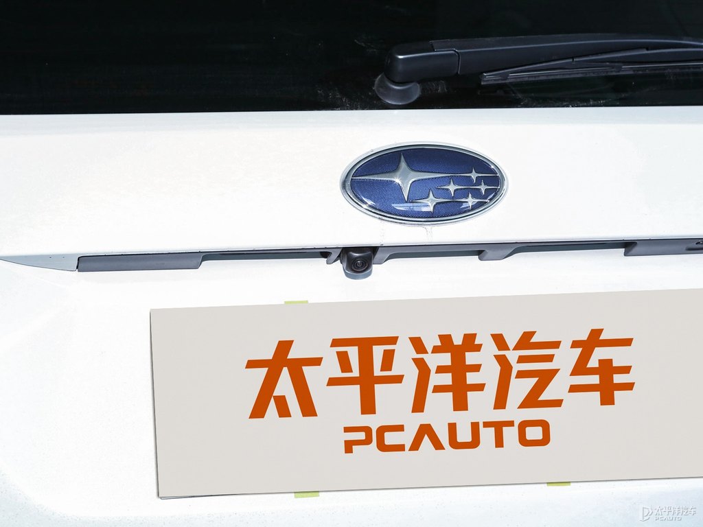 水晶珠光白森林人車尾外觀圖片