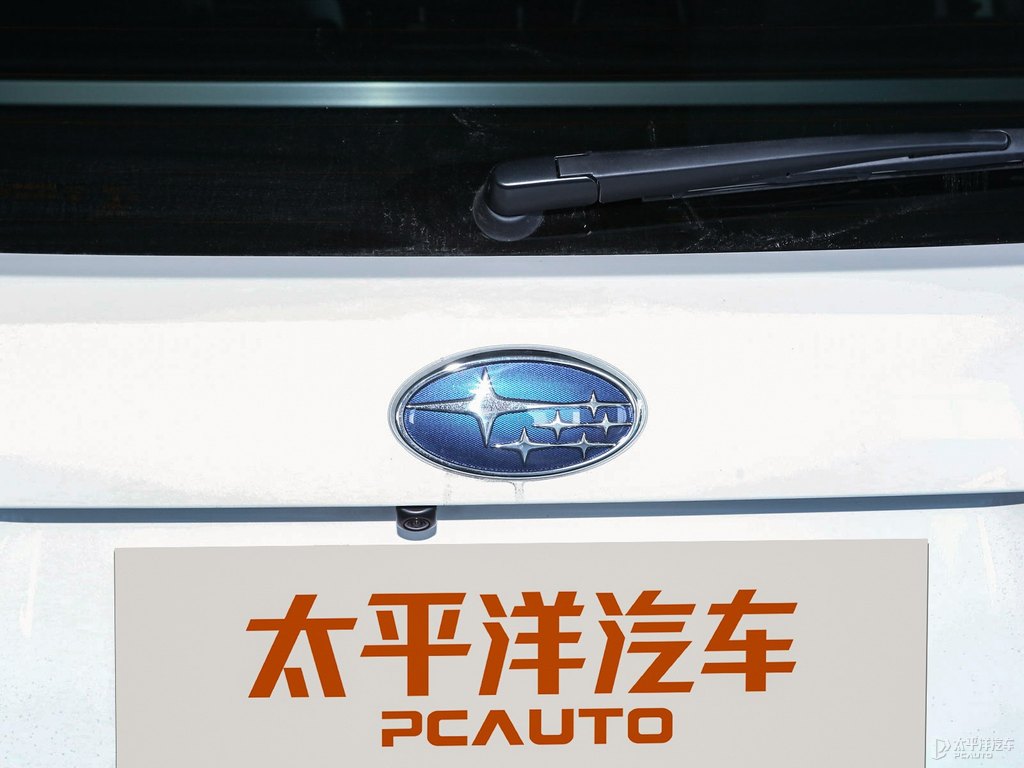 水晶珠光白森林人車尾外觀圖片