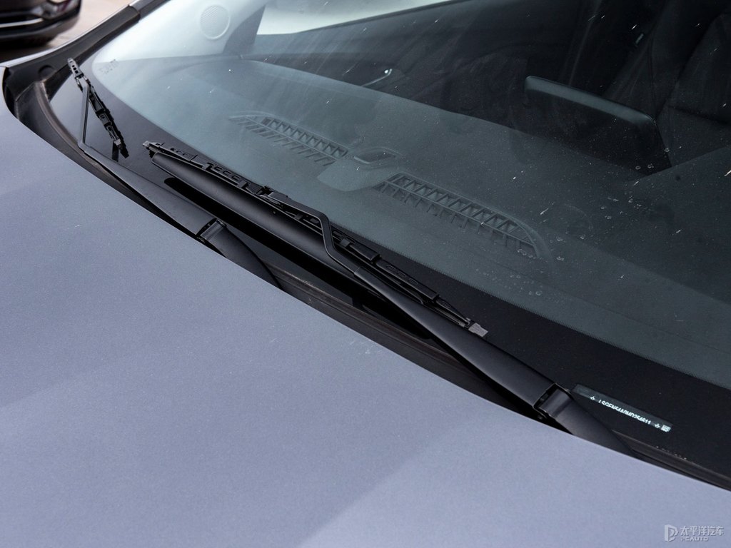 海崖灰科沃茲車身外觀圖片
