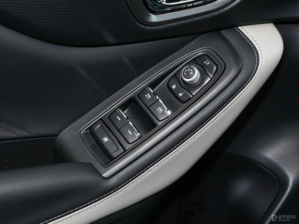 水晶珠光白森林人車廂內(nèi)飾圖片