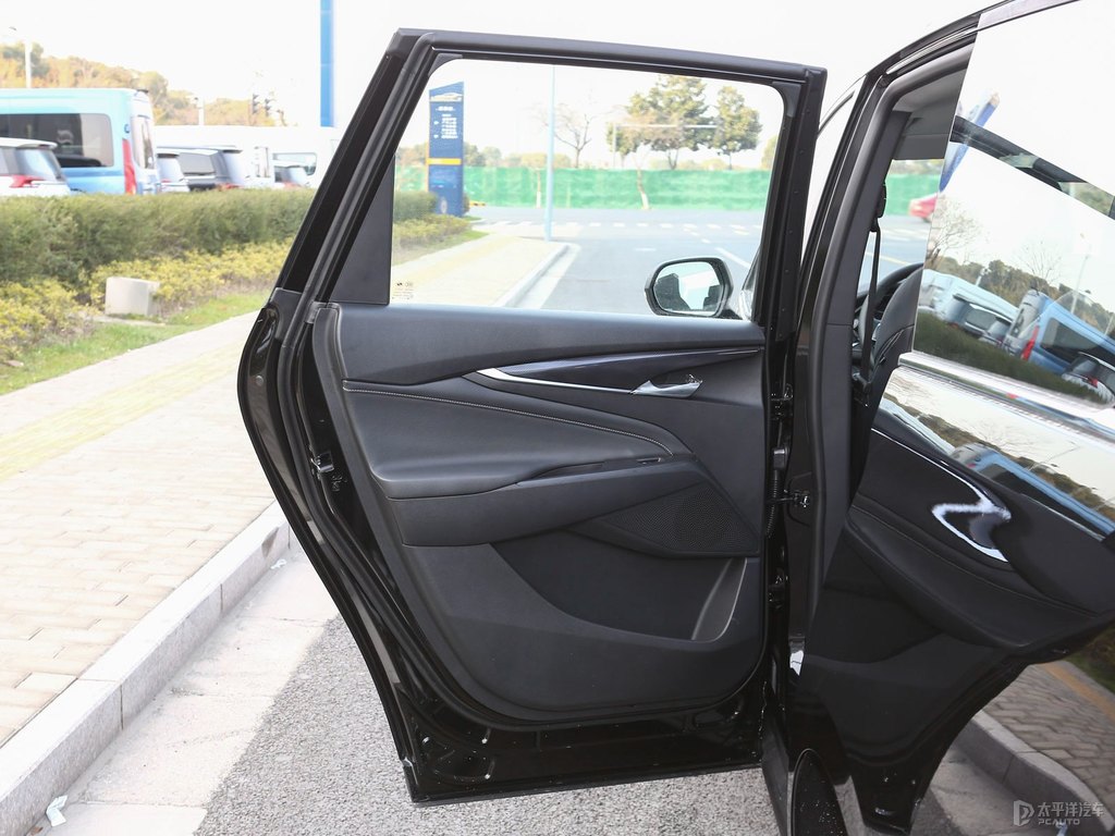 曜石黑大通G50車廂內(nèi)飾圖片