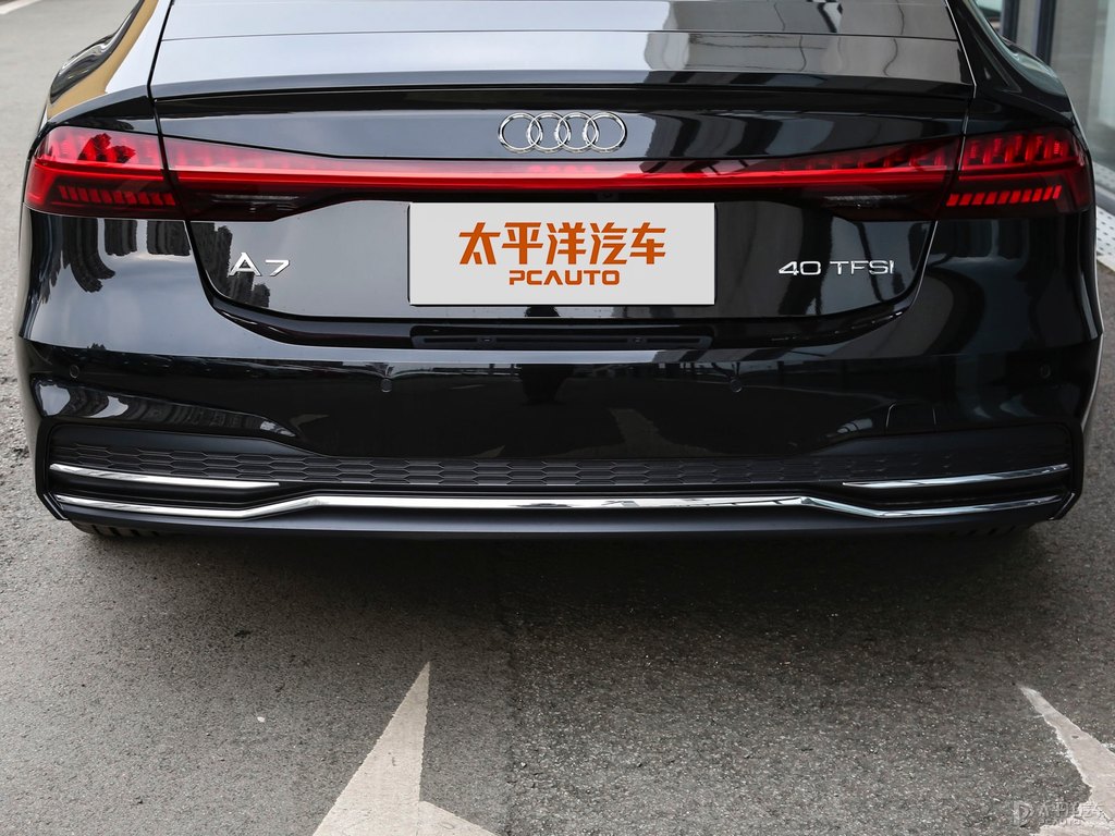 傳奇黑奧迪A7車尾外觀圖片