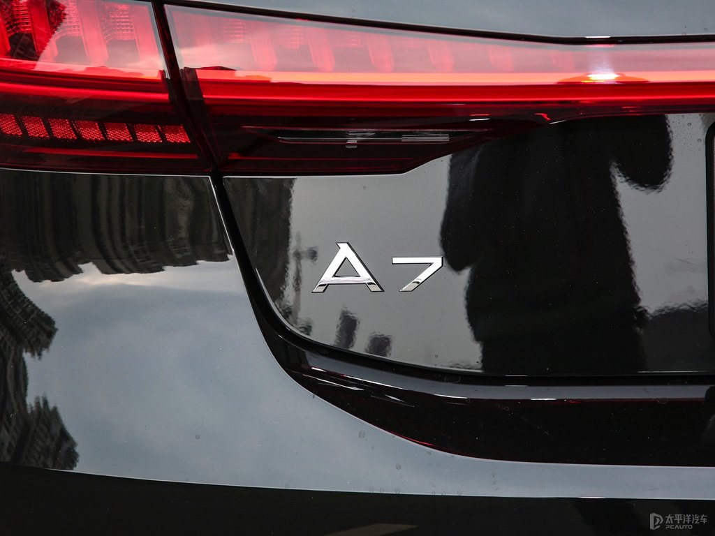 傳奇黑奧迪A7車尾外觀圖片