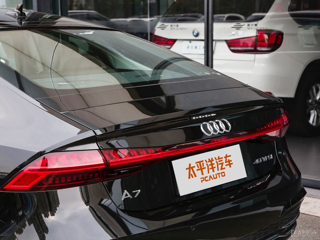 傳奇黑奧迪A7車(chē)尾外觀圖片
