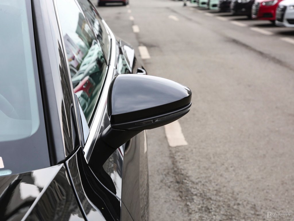 傳奇黑奧迪A7車身外觀圖片