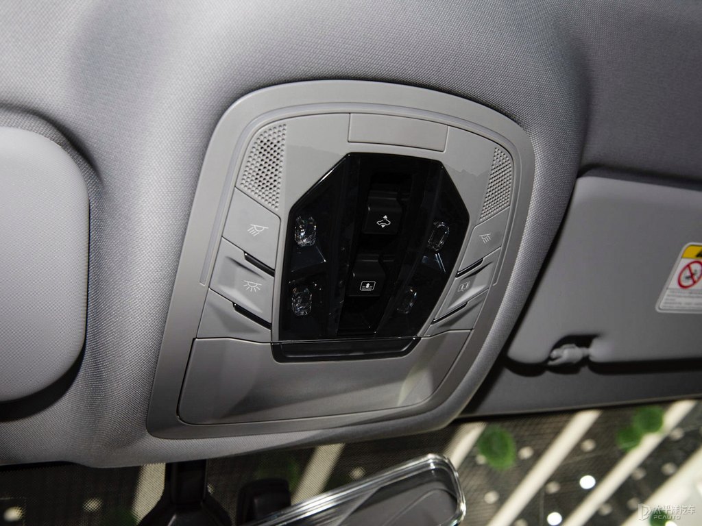 珍珠白瑞虎8 PLUS車廂內(nèi)飾圖片