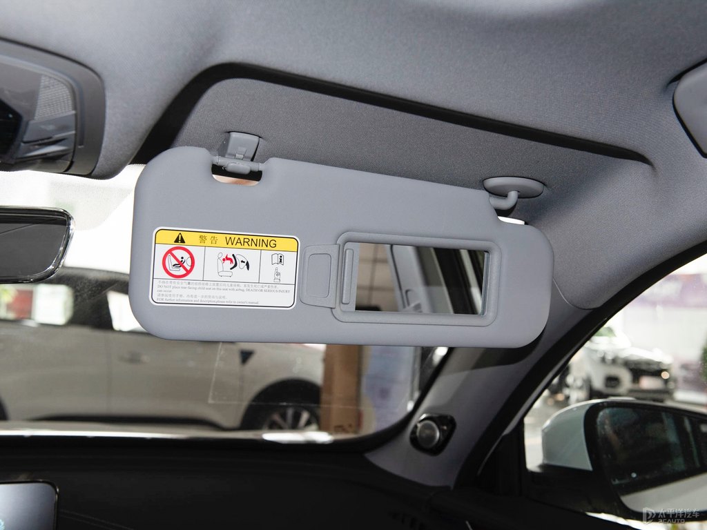 珍珠白瑞虎8 PLUS車廂內(nèi)飾圖片