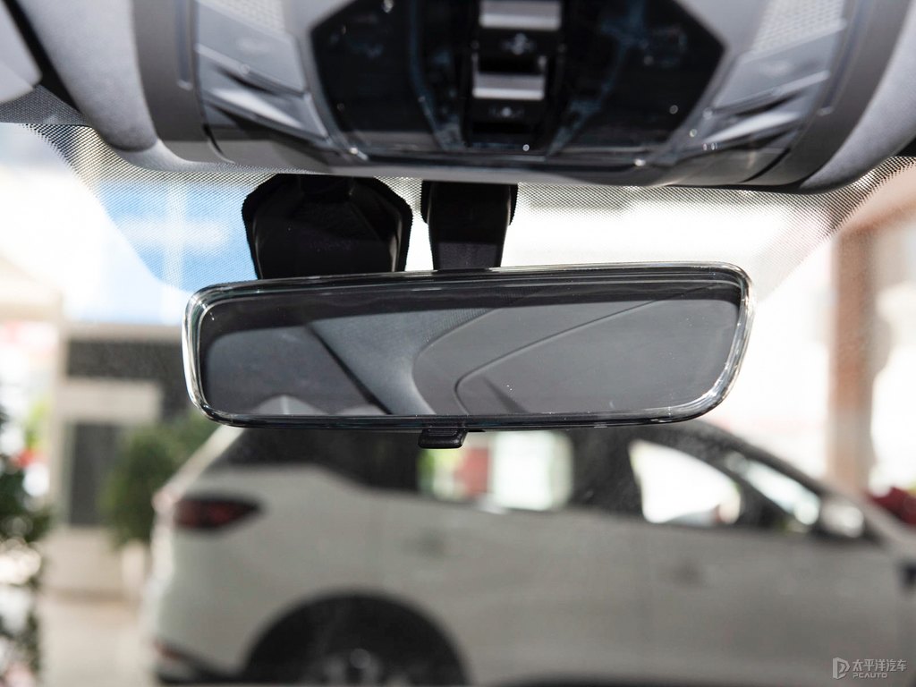 珍珠白瑞虎8 PLUS車(chē)廂內(nèi)飾圖片