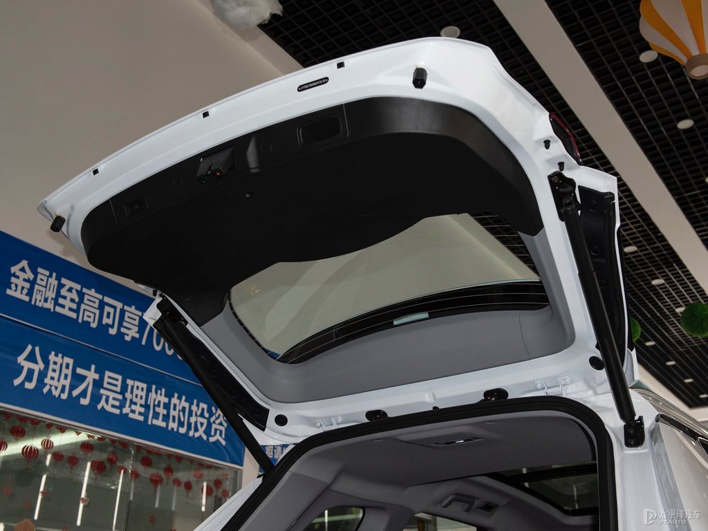 珍珠白瑞虎8 PLUS后備廂空間圖片