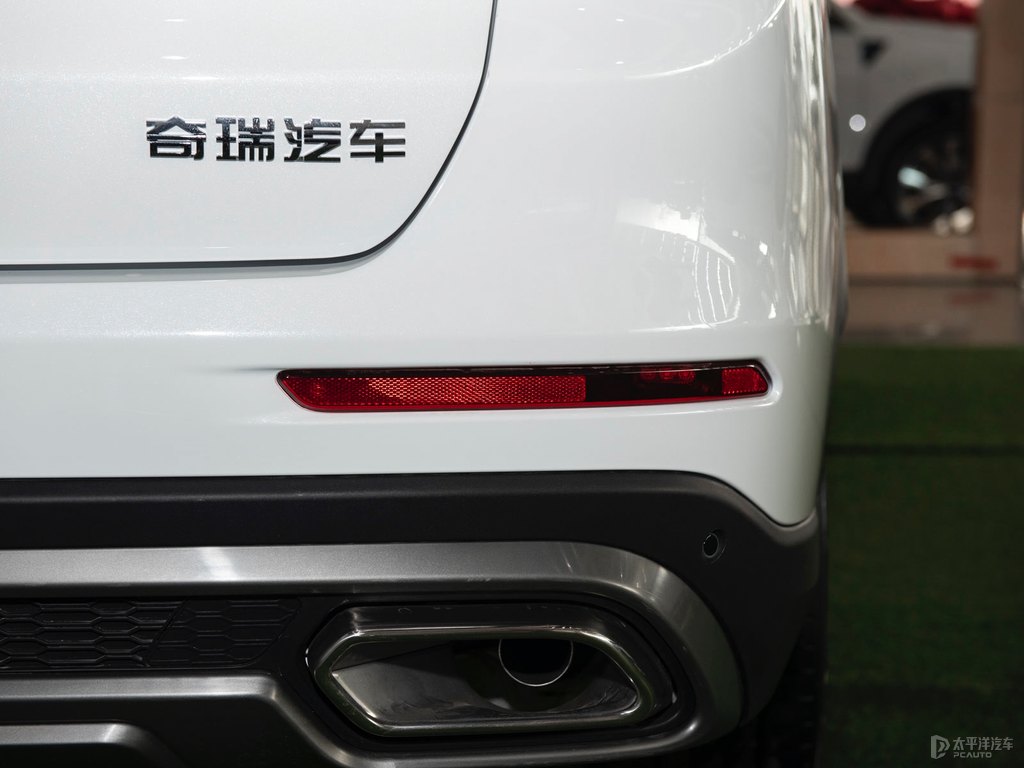珍珠白瑞虎8 PLUS車尾外觀圖片
