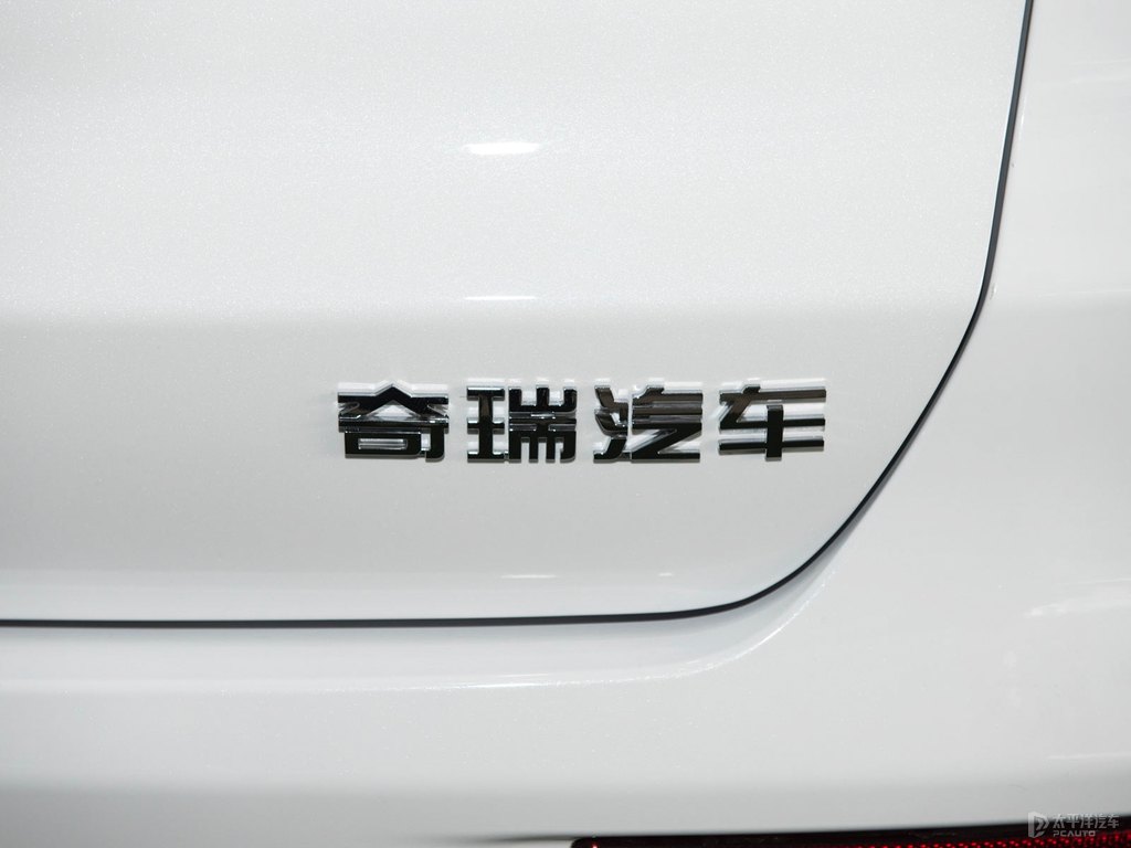 珍珠白瑞虎8 PLUS車尾外觀圖片