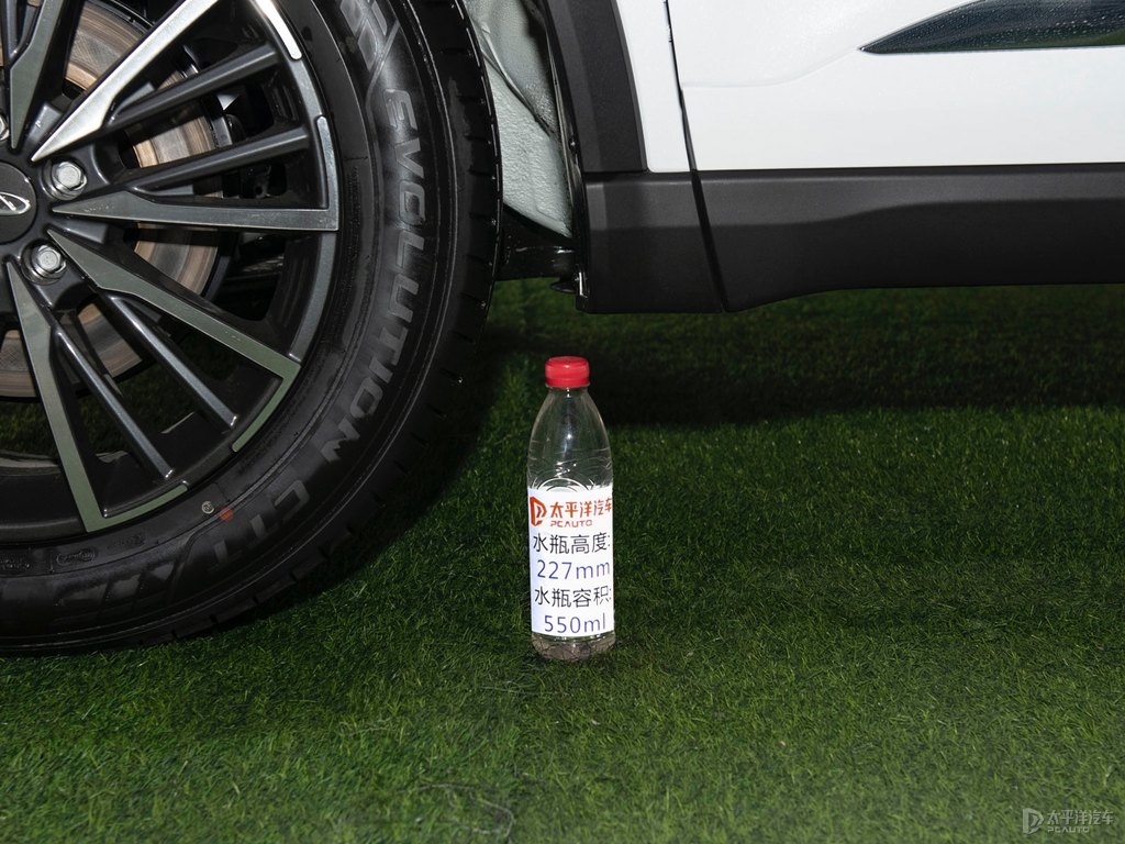 珍珠白瑞虎8 PLUS車身外觀圖片