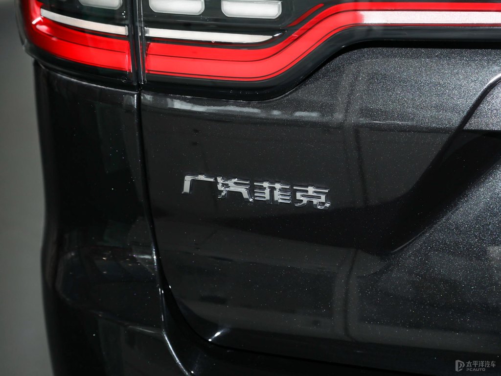 北極黑大指揮官車尾外觀圖片
