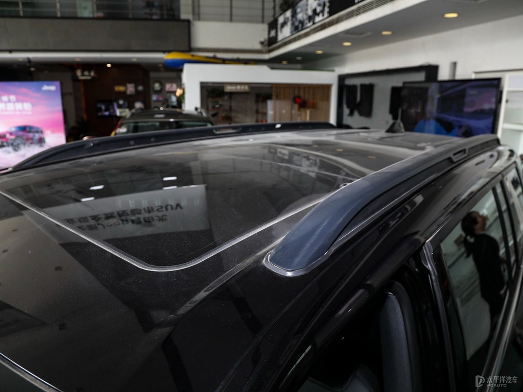 北極黑大指揮官車身外觀圖片