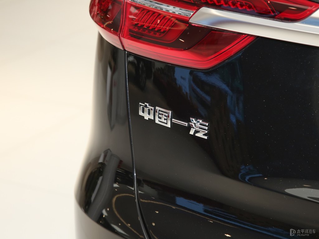 極夜黑紅旗HS5車尾外觀圖片