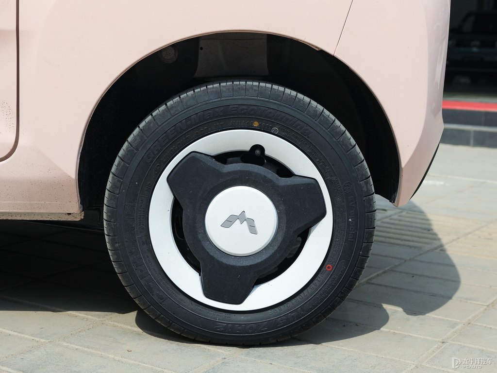 白桃粉宏光MINIEV車身外觀圖片
