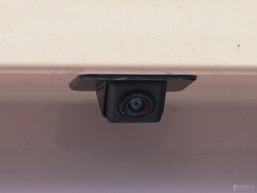白桃粉宏光MINIEV車尾外觀圖片