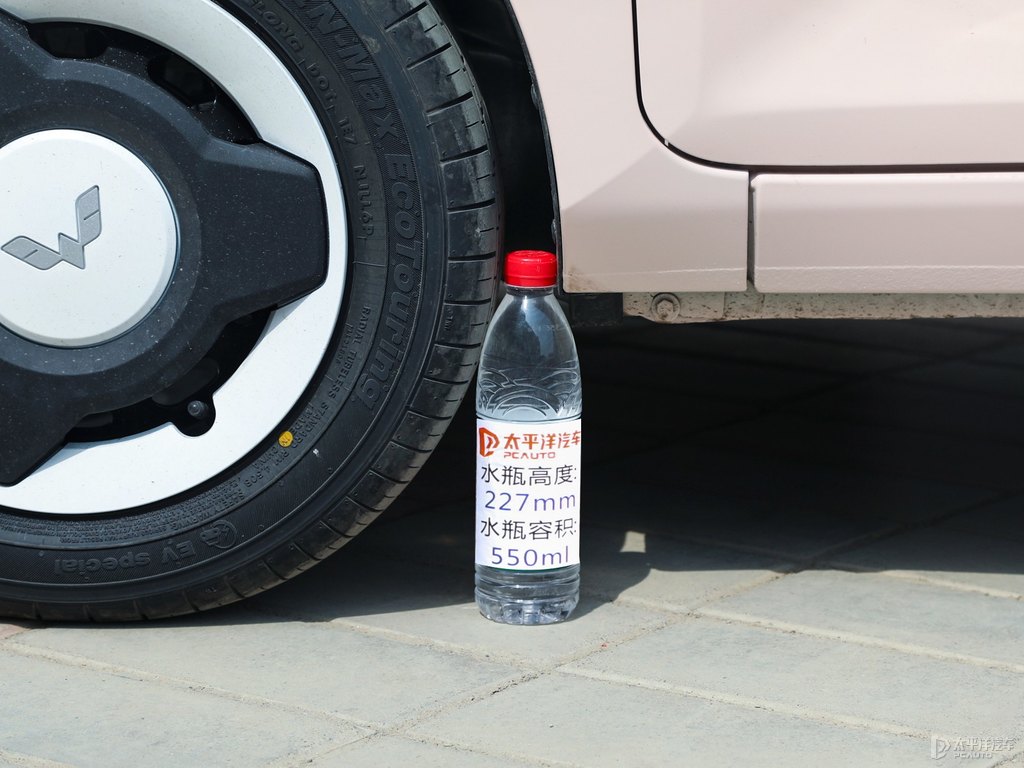 白桃粉宏光MINIEV車身外觀圖片