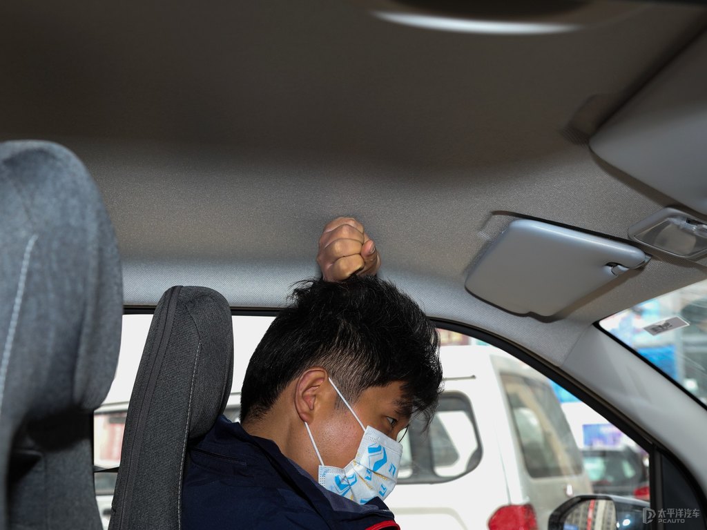 白桃粉宏光MINIEV駕乘空間空間圖片