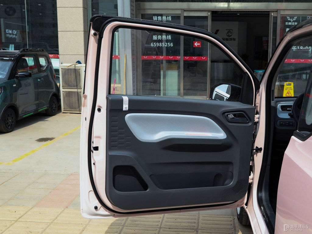 白桃粉宏光MINIEV車廂內(nèi)飾圖片