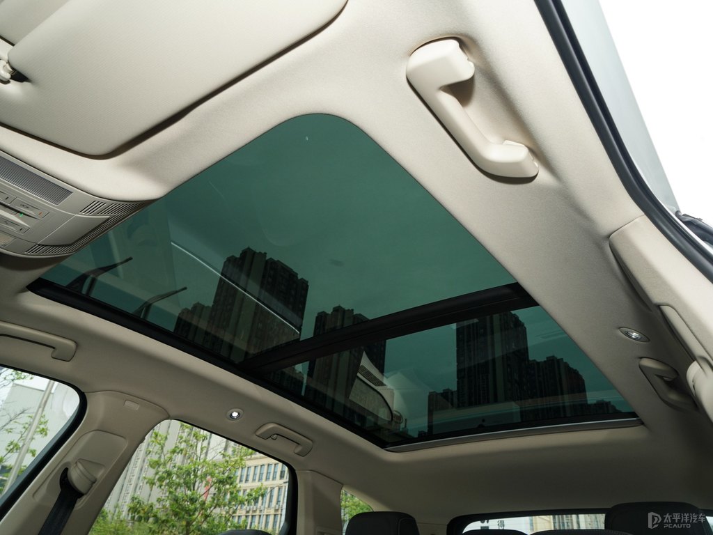 鵝卵白途銳車廂內(nèi)飾圖片