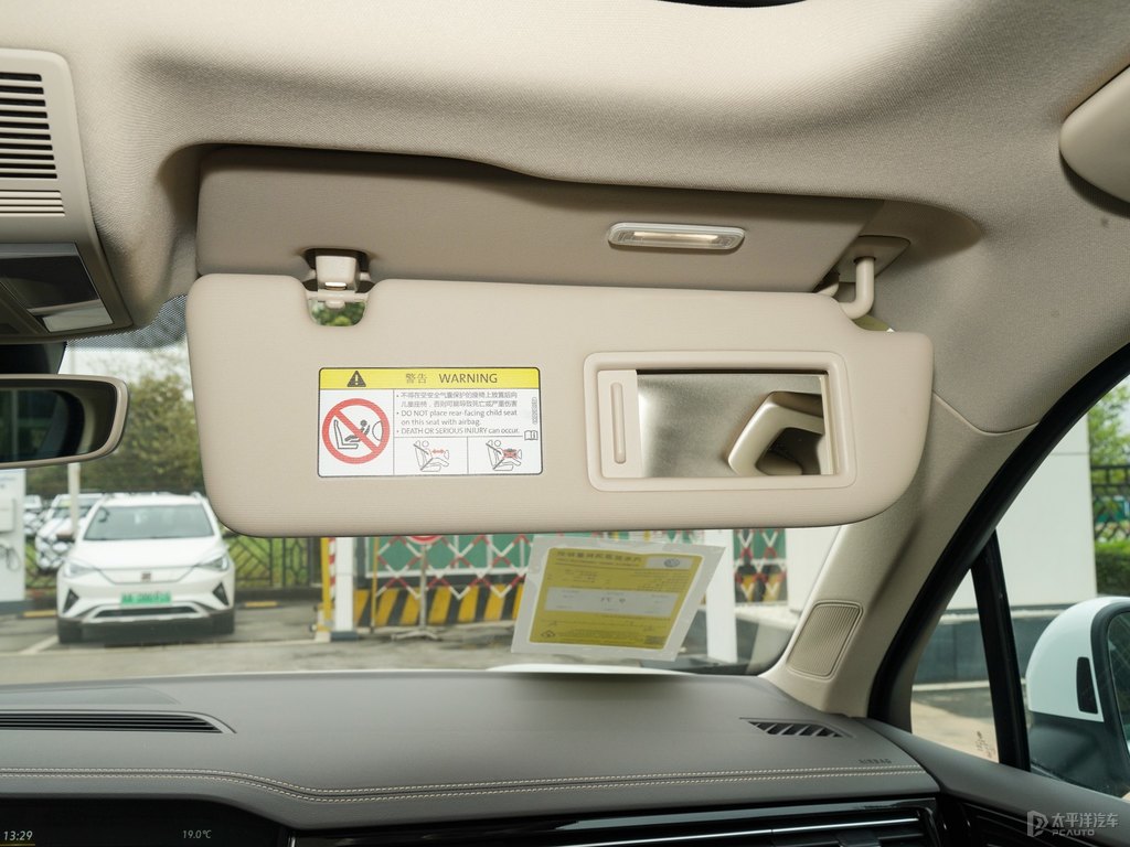 鵝卵白途銳車廂內(nèi)飾圖片