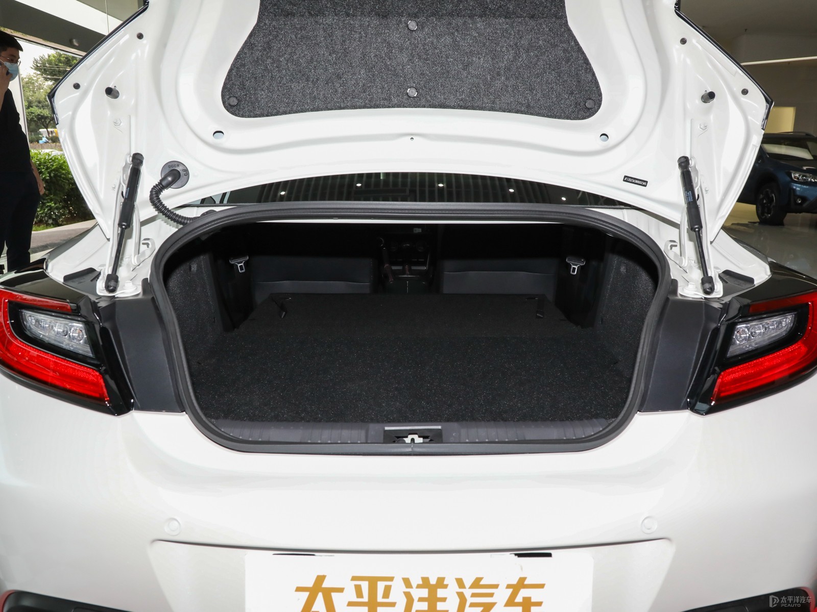 斯巴魯BRZ空間高清大圖