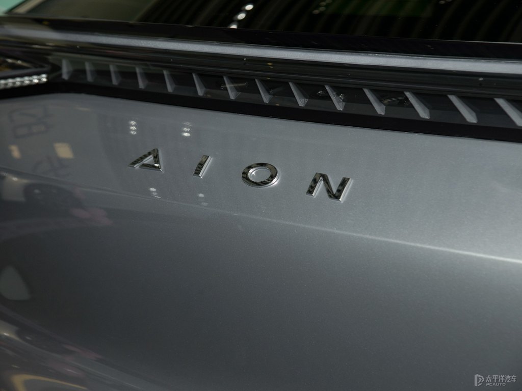 天際灰AION LX車尾外觀圖片