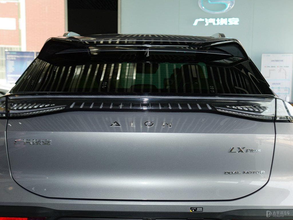 天際灰AION LX車尾外觀圖片