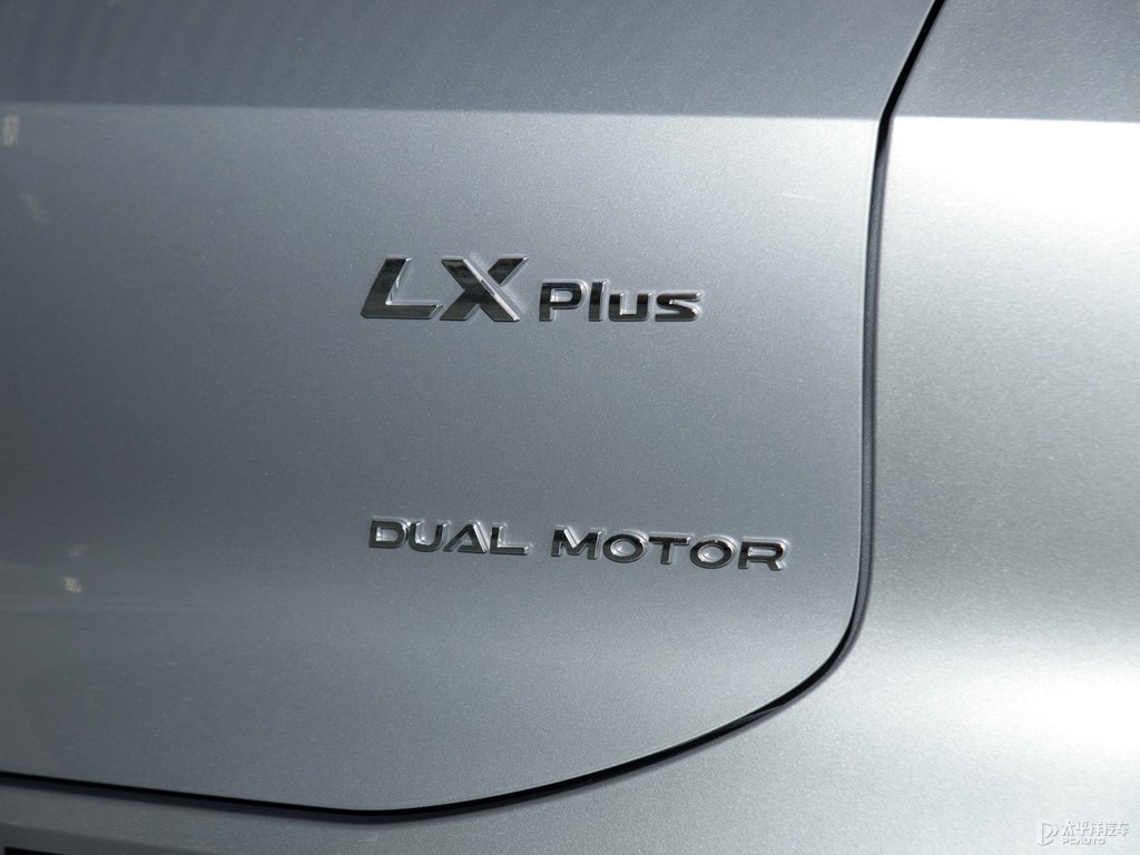 天際灰AION LX車尾外觀圖片