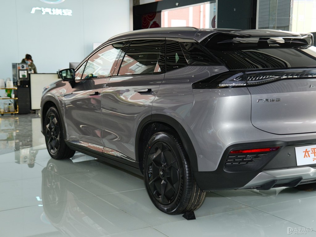 天際灰AION LX車身外觀圖片