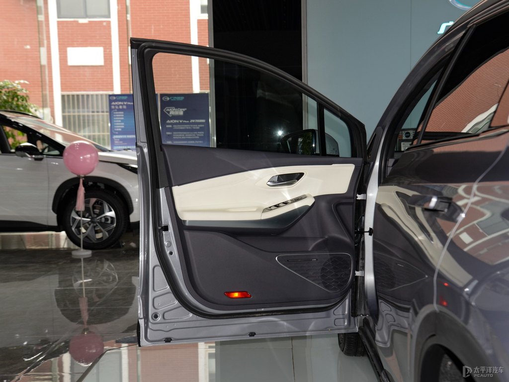 天際灰AION LX車廂內(nèi)飾圖片