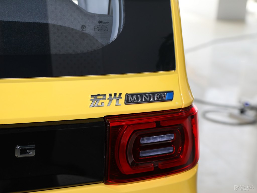 檸檬黃宏光MINIEV車尾外觀圖片