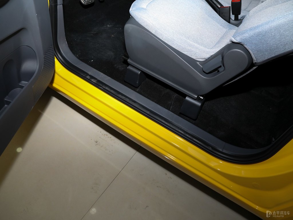 檸檬黃宏光MINIEV車(chē)廂內(nèi)飾圖片