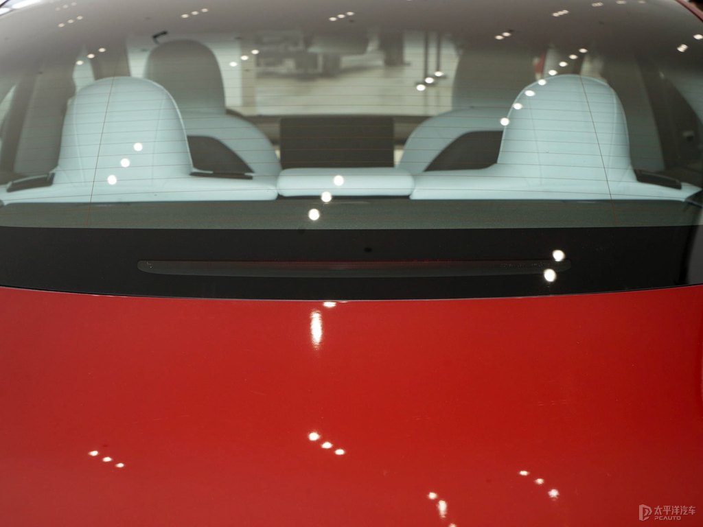 中國紅Model 3車尾外觀圖片