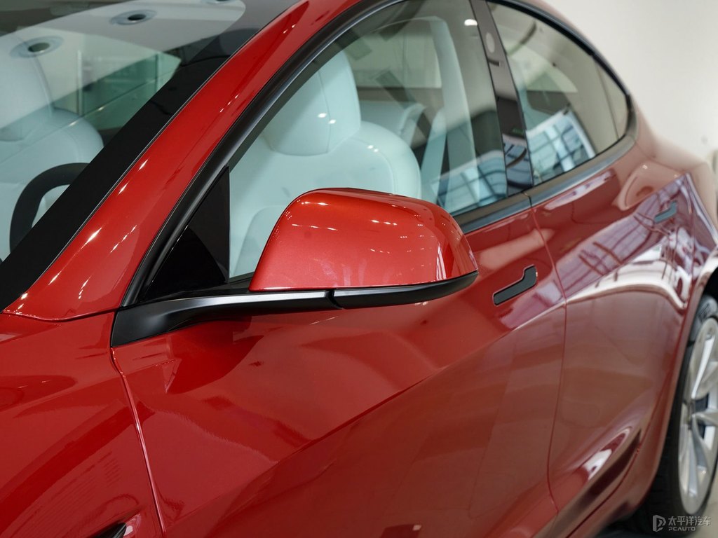 中國(guó)紅Model 3車身外觀圖片