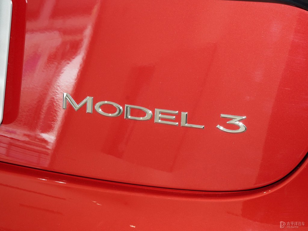 中國紅Model 3車尾外觀圖片