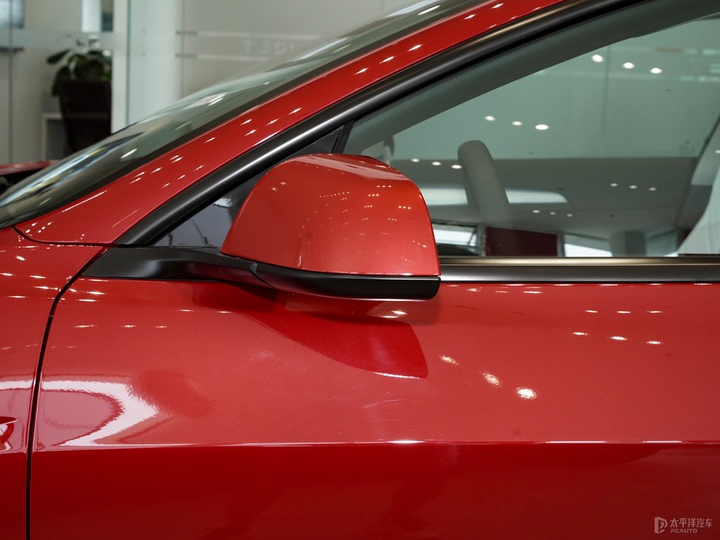 中國(guó)紅Model 3車身外觀圖片